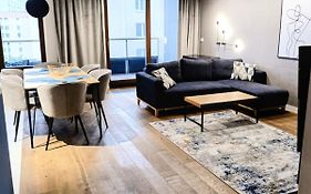 Spacious & Modern 3Br-2Ba Apt